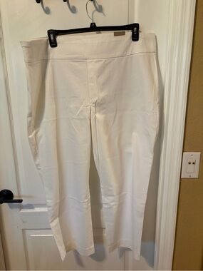 Chico's Cream Pull-On Cropped Pants